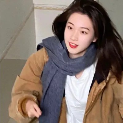 橘衫男子的画像 封面