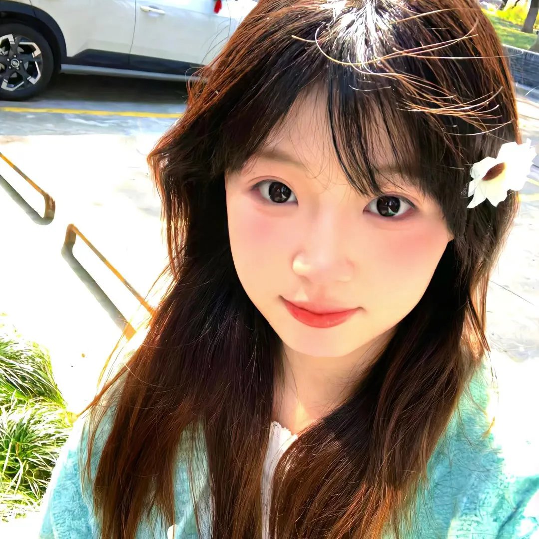 绿杨移作两家春 封面